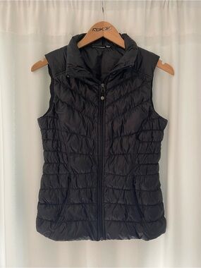 Athleta black puffer vest sleeveless women’s S small goose down fall vest zip